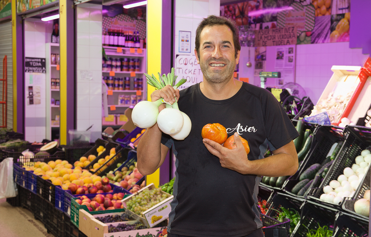 Frutas y Verduras Asier Martinez puesto en el mercado de abastos de tudela